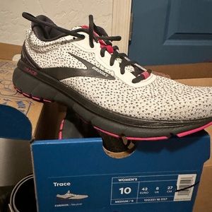 Brooks Shoes Women 10 White Black Running Sneakers Training Gym Trail Trace 1